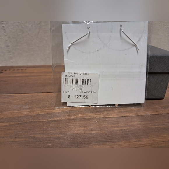 925 Sterling Silver Feather Earrings NWT - Picture 3 of 3